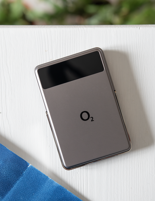 O2 MagSafe powerbanka 10 000 mAh se stojánkem, šedá