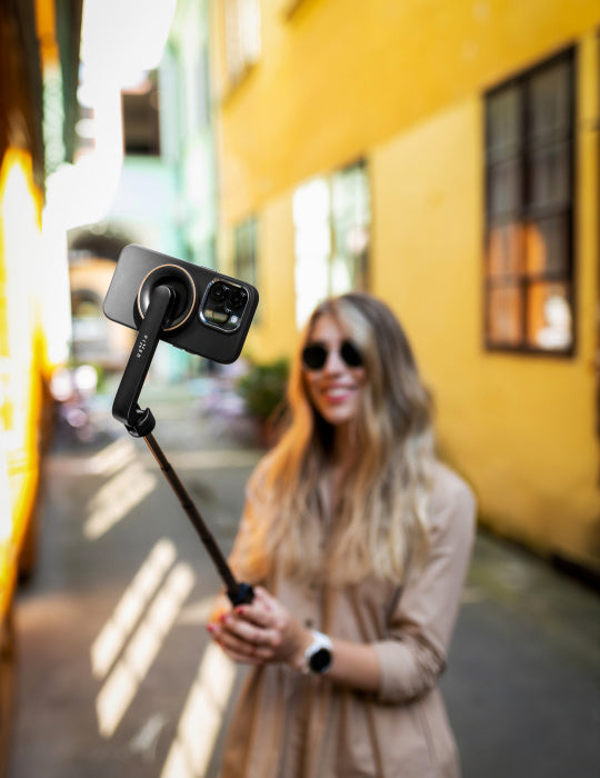 Selfie tyč FIXED MagSnap pro Apple s MagSafe uchycením, ovládáním a stativem, černá
