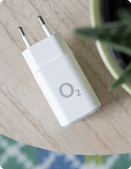 O2 nabíječka 65W 2× USB-C + USB-A, bílá