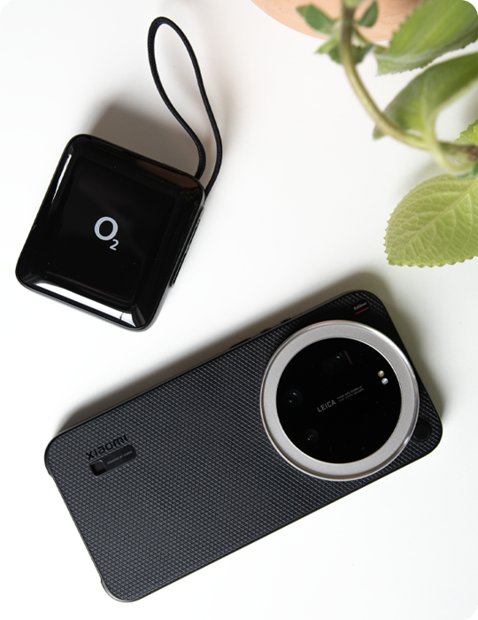 O2 powerbanka 10 000 mAh 35W s vestavěným kabelem, černá