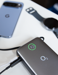 O2 powerbanka 20 000 mAh 65W s vestavěným kabelem, šedá