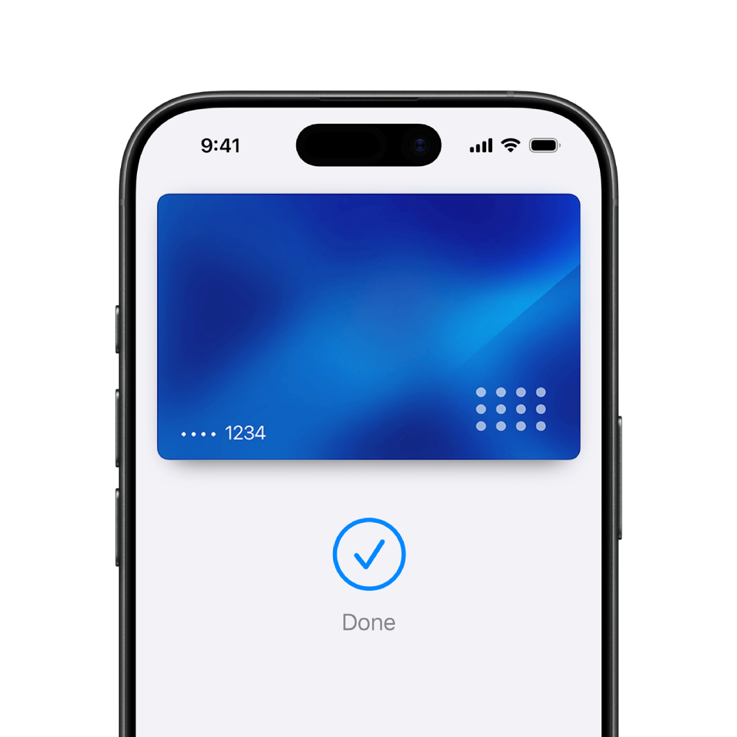 Detail mobilního telefonu s kreditní kartou na displeji, zobrazení nastavení platební karty v mobilu Apple Pay.